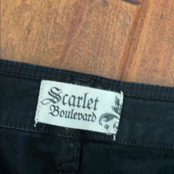 Ladies shorts - Picture 2 of 5